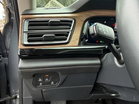 Used 2025 Volkswagen Atlas SE AWD/4WD image 22