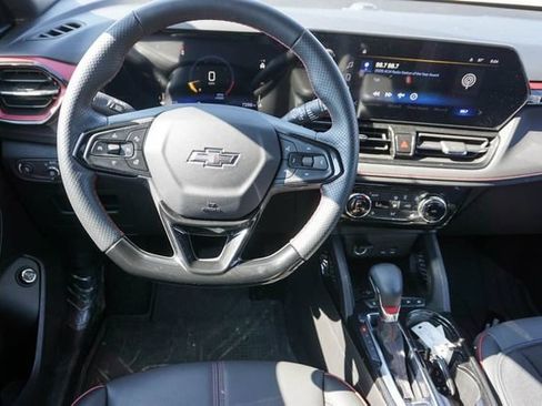 Used 2025 Chevrolet TrailBlazer RS w/ Convenience Package FWD image 10