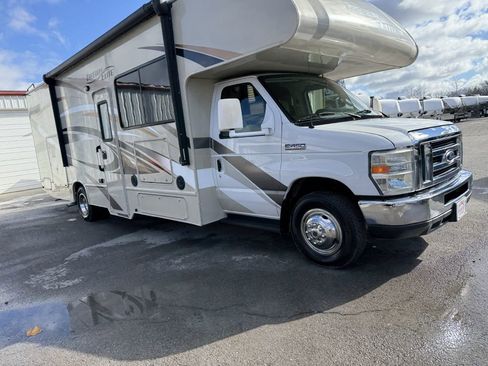 Used 2016 Ford E-450 and Econoline 450 Super Duty w/ Motorhome Prep Package image 3