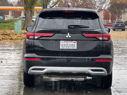 Used 2022 Mitsubishi Outlander SE image 5