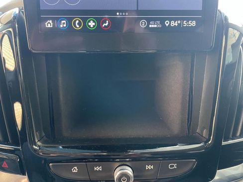 Used 2021 Chevrolet Traverse LT FWD image 13