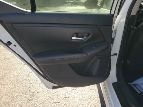 Used 2021 Nissan Sentra SR w/ SR Premium Package image 9