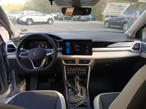 New 2026 Volkswagen Taos SE FWD image 12