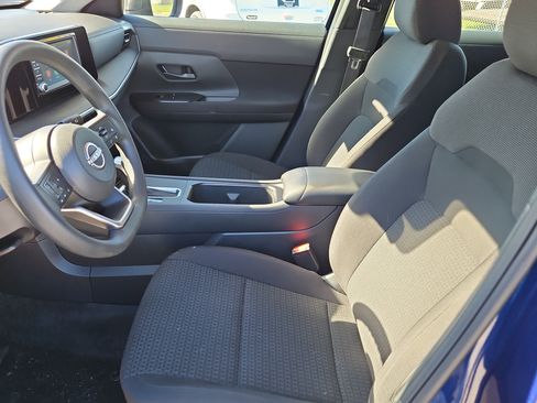 Used 2025 Nissan Kicks S image 12