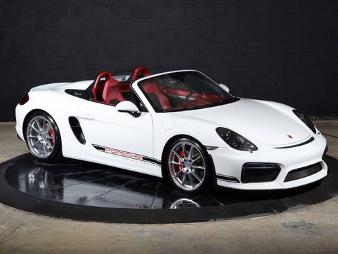 Used 2016 Porsche Boxster Spyder RWD image 9