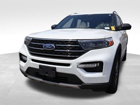 Used 2020 Ford Explorer XLT w/ Equipment Group 202A AWD/4WD image 3