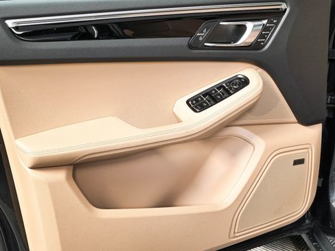 New 2026 Porsche Macan AWD/4WD image 6