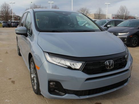 New 2026 Honda Odyssey Touring image 2