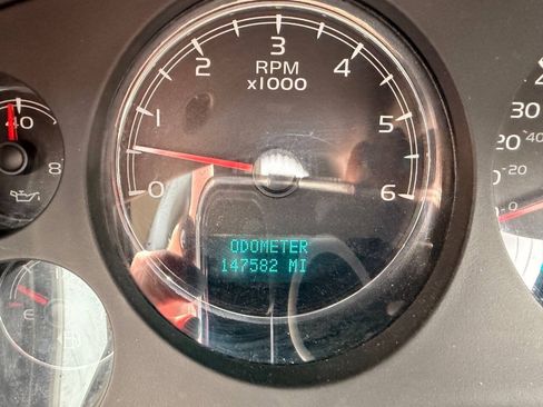 Used 2007 Chevrolet Suburban LT w/ LT Preferred Equipment Group AWD/4WD image 24