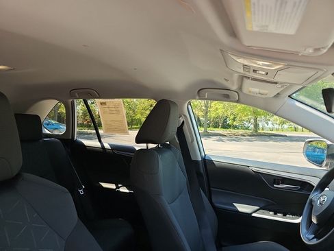 Used 2025 Toyota RAV4 XLE AWD/4WD image 13
