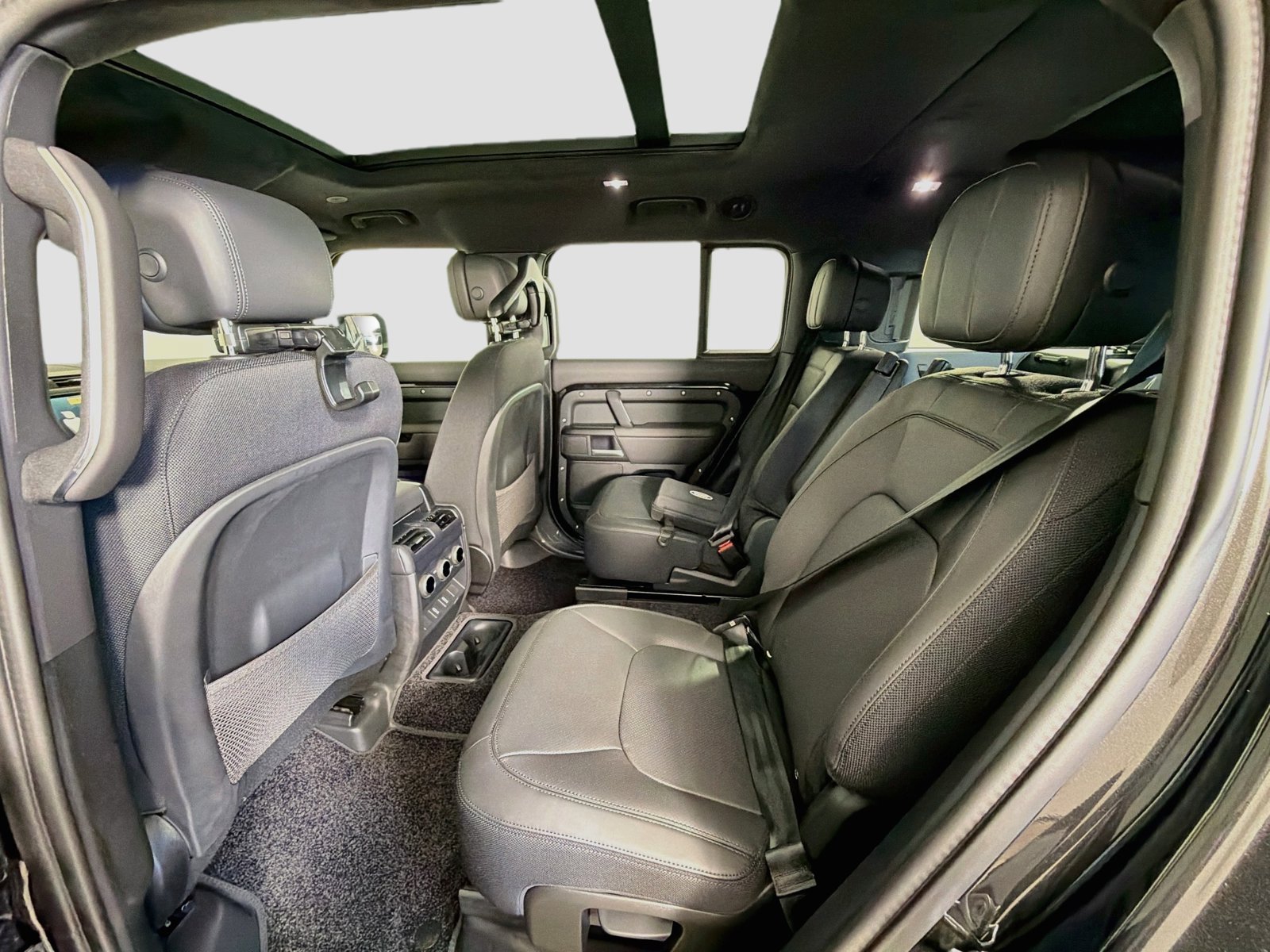 New 2026 Land Rover Defender 130 V8 AWD/4WD image 27