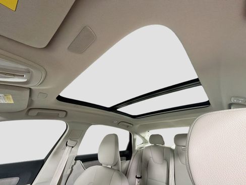 Certified 2023 Volvo S90 B6 Plus w/ Protection Package Premier image 23