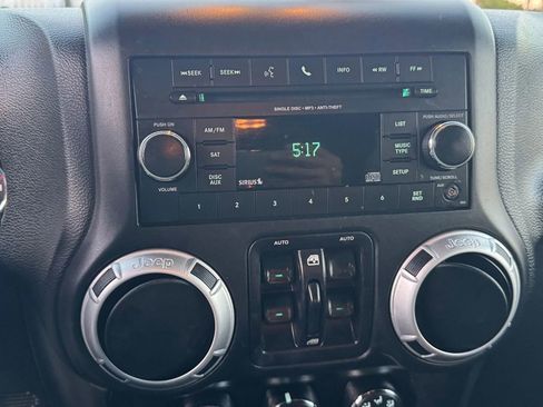 Used 2016 Jeep Wrangler Unlimited Sahara w/ Connectivity Group image 28