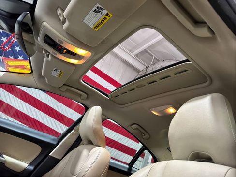 Used 2017 Volvo S60 T5 Dynamic image 17