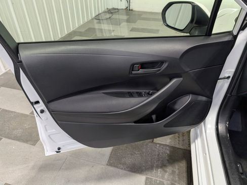 Used 2025 Toyota Corolla LE image 12