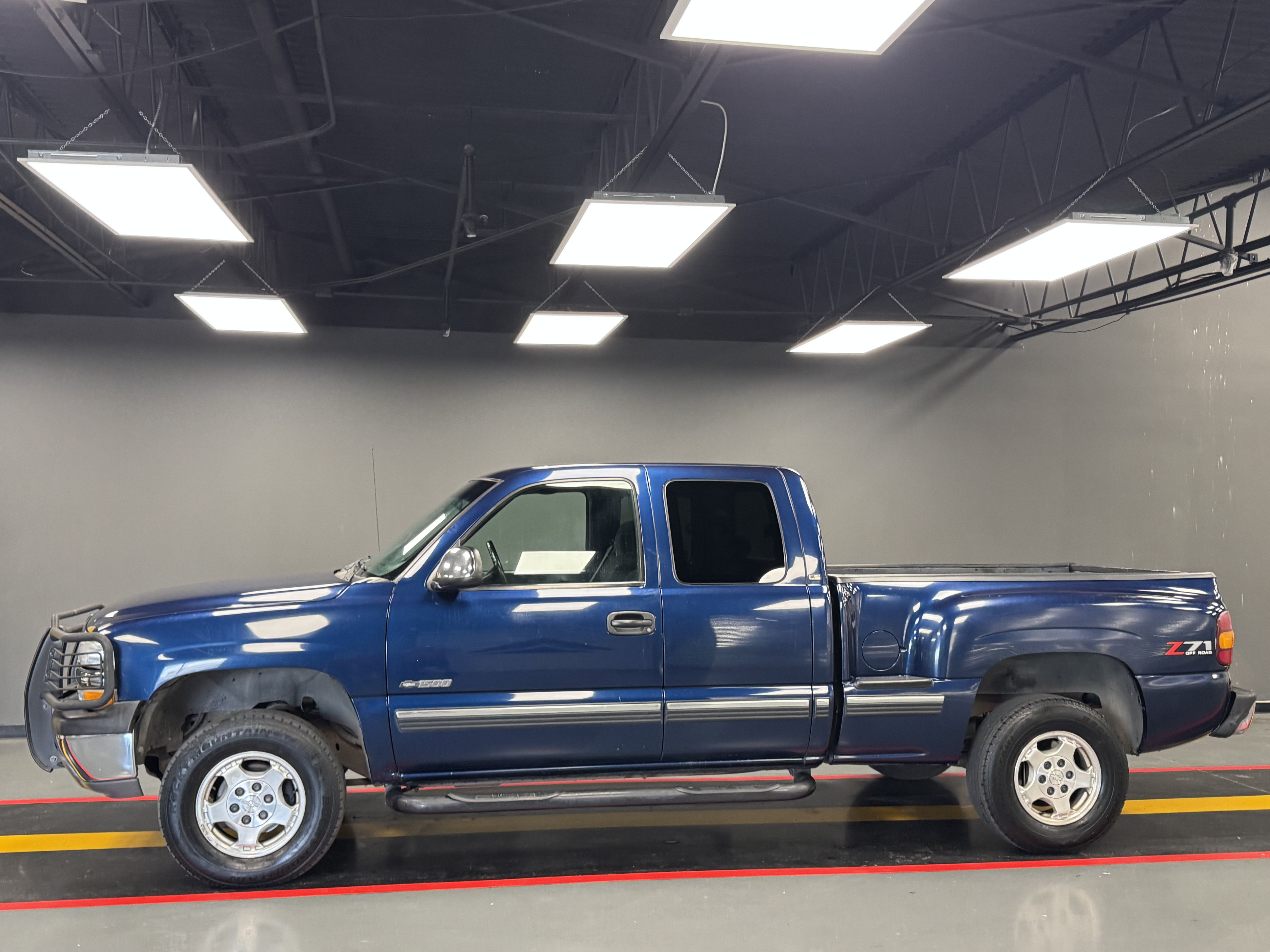 Used 2000 Chevrolet Silverado 1500 LS w/ Off-Road Chassis Pkg AWD/4WD image 3