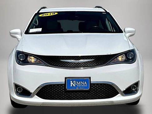 Used 2018 Chrysler Pacifica Touring-L FWD image 2