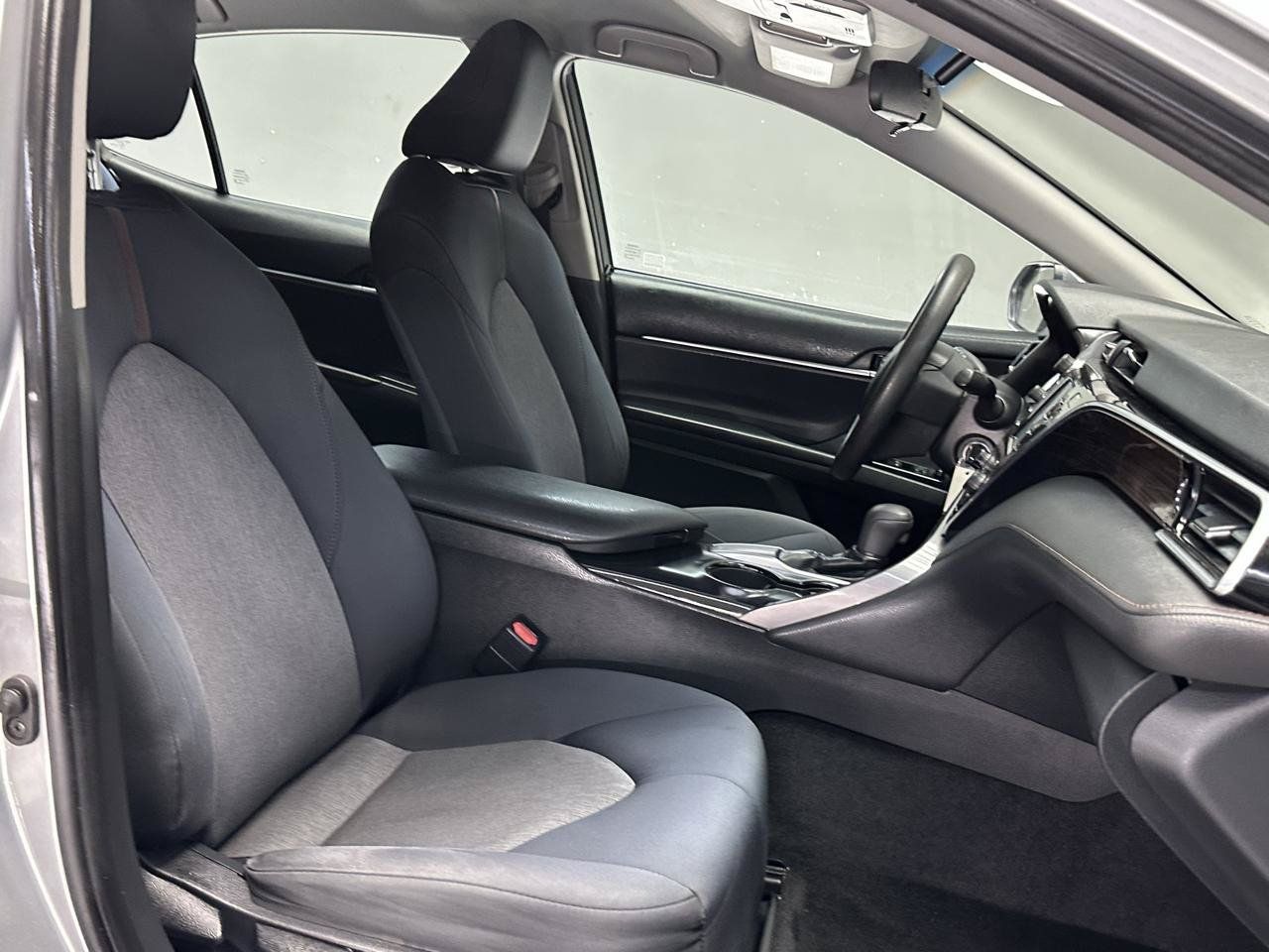 Used 2018 Toyota Camry LE FWD image 12