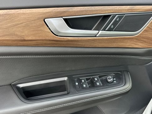 New 2026 Volkswagen Atlas SE image 9