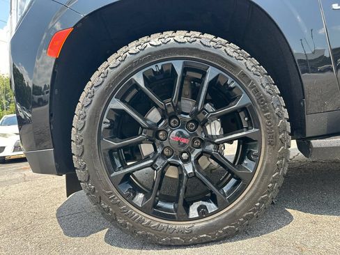 Used 2023 GMC Yukon SLT AWD/4WD image 12