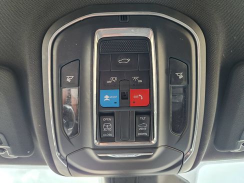 Used 2024 Jeep Grand Cherokee Laredo X w/ Luxury Tech Group I AWD/4WD image 36