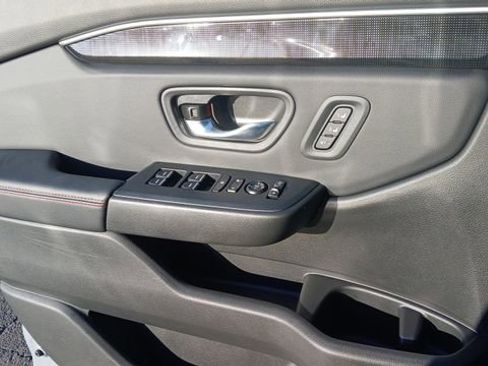 Used 2025 Honda Pilot Black Edition image 18