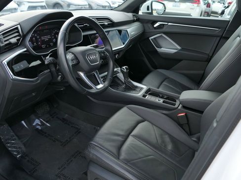 Used 2024 Audi Q3 2.0T Premium image 12