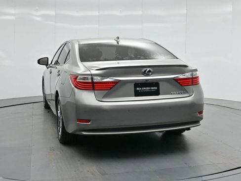 Used 2015 Lexus ES 300h w/ Navigation System Package image 28