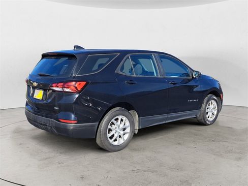 Used 2022 Chevrolet Equinox LS image 3
