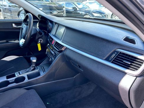 Used 2020 Kia Optima LX image 9