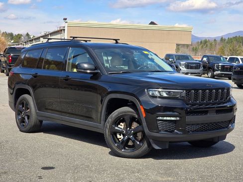 Used 2022 Jeep Grand Cherokee L Limited w/ Black Appearance Package image 13