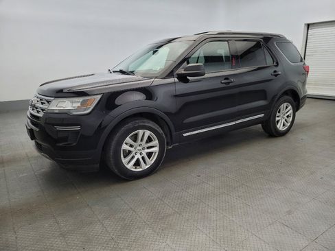 Used 2019 Ford Explorer XLT image 2