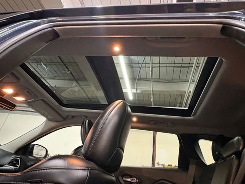 Used 2019 Jeep Cherokee Limited AWD/4WD image 11