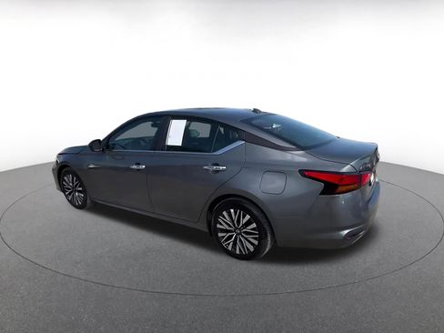 Used 2025 Nissan Altima 2.5 SV FWD image 10