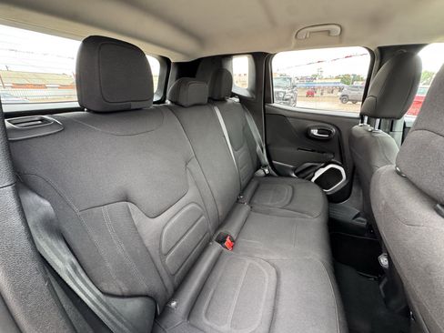 Used 2019 Jeep Renegade Latitude FWD image 31