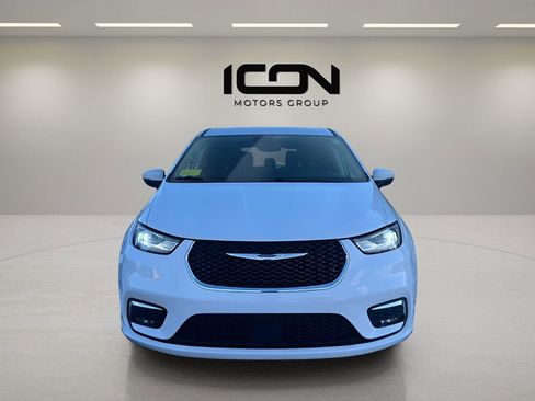 Used 2023 Chrysler Pacifica Touring-L image 8
