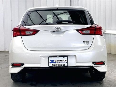 Used 2018 Toyota Corolla iM w/ All-Weather Mat Package FWD image 4