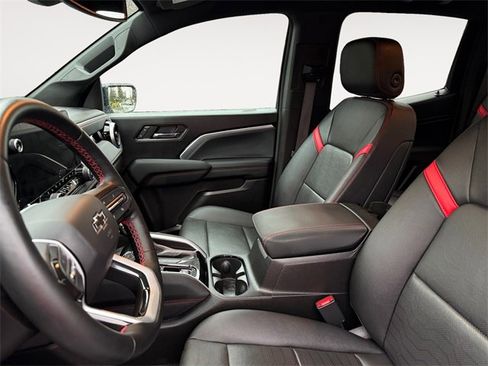 Used 2023 Chevrolet Colorado Z71 w/ Z71 Convenience Package 2 image 9