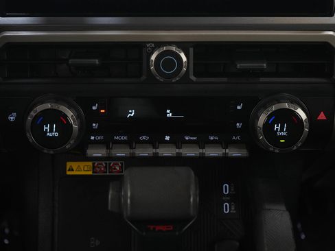 Used 2024 Toyota Tacoma TRD Sport AWD/4WD image 19