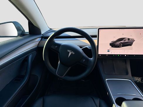 Used 2023 Tesla Model 3 Standard Range image 16