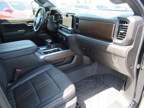 Certified 2024 Chevrolet Silverado 1500 High Country w/ High Country Premium Package AWD/4WD image 11