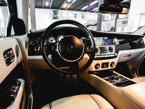 Used 2015 Rolls-Royce Wraith RWD image 39