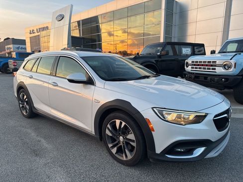 Used 2019 Buick Regal Essence w/ Sights and Sounds Package image 1