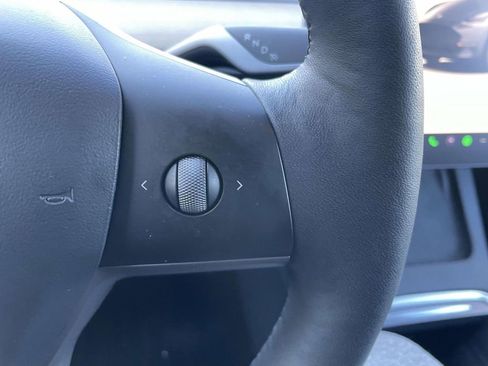 Used 2022 Tesla Model Y Long Range image 34