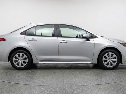 Used 2025 Toyota Corolla LE FWD image 11