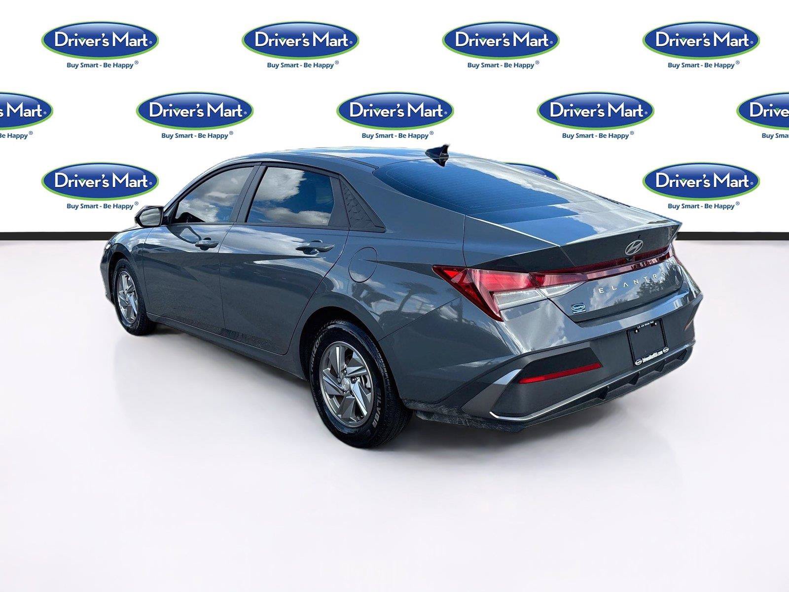 Used 2025 Hyundai Elantra SE FWD image 5