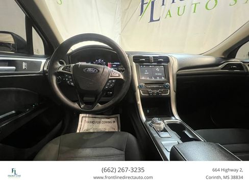 Used 2018 Ford Fusion SE w/ Fusion SE Technology Package FWD image 13