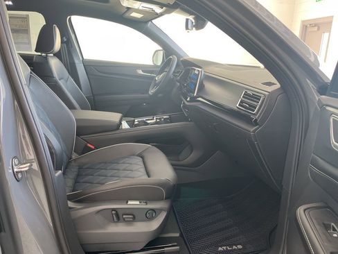 New 2026 Volkswagen Atlas Cross Sport SEL Premium R-Line AWD/4WD image 39