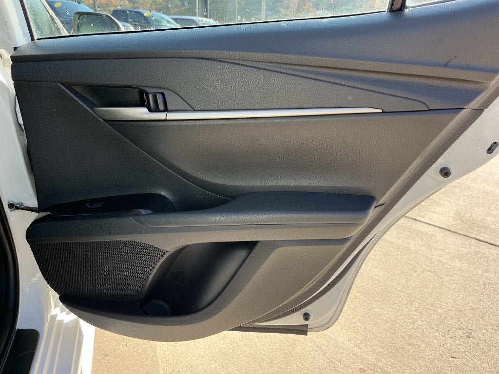 Used 2025 Toyota Camry SE FWD image 19
