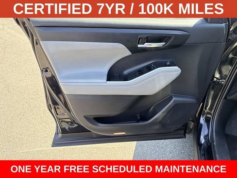 Used 2023 Toyota Highlander XLE AWD/4WD image 13